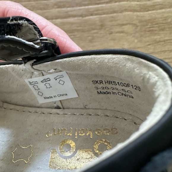 See Kai Run Girls Jane II black patent leather Mary Jane shoes, size 4 - Picture 3 of 4